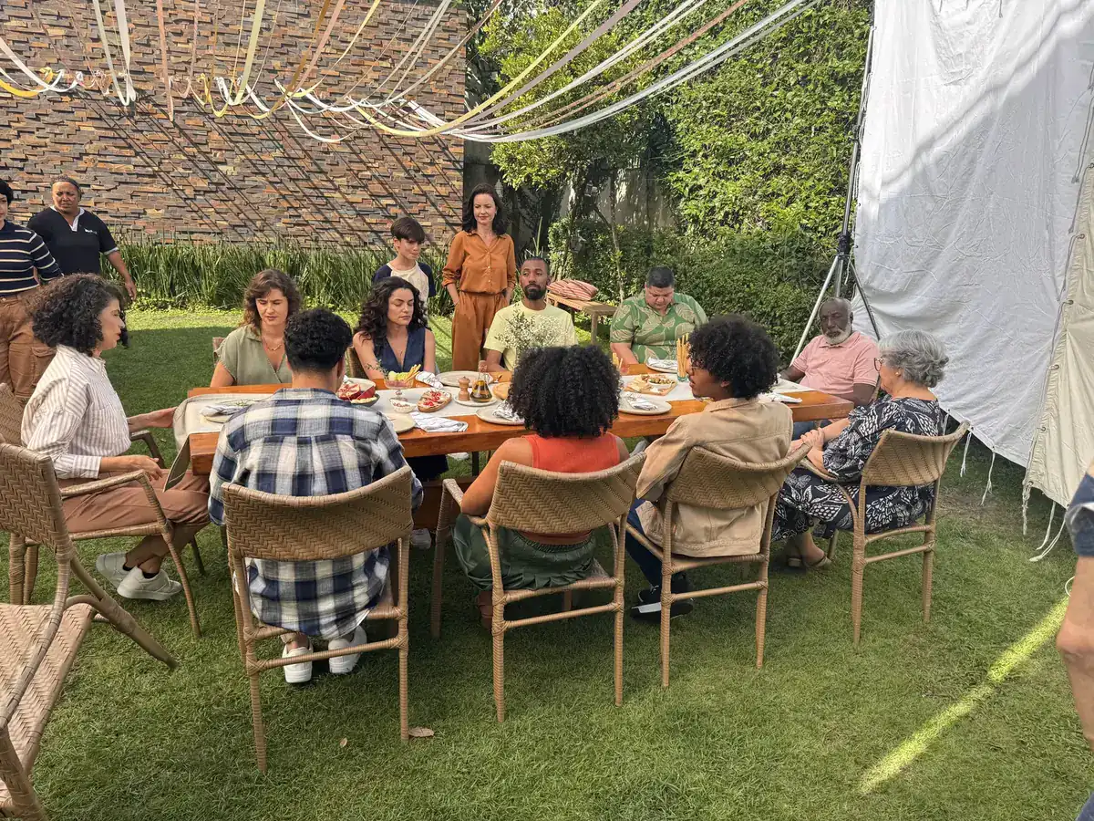 Almoço de confraternização no jardim da Casa Butantã 360